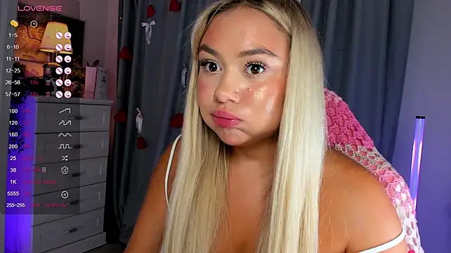 _Loneve__ Adlı Modelin Canlı XXX Sohbeti