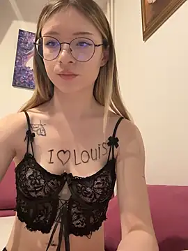 XXX chat uživo modela elliupp