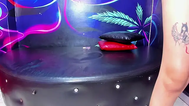 Chatroom XXX en direct de Destruction_couplesex