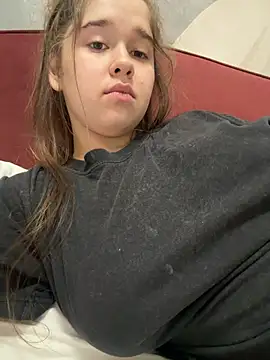 Chat +18 de HornyGirlH ao vivo