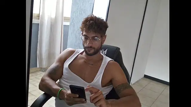 ItalianShadow Live XXX-chat