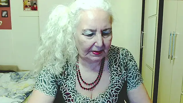 GrannyAlisa's Live XXX Chat