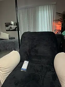 Chat +18 de bossyroxy84 ao vivo