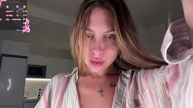 CharliMontanna Live XXX-Chat