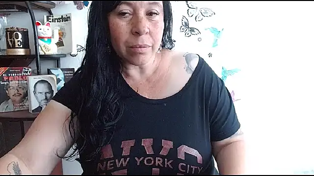 LauraMallioni's Live XXX Chat