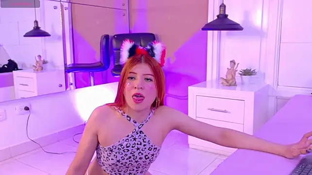 Amberr_Foxx_ Adlı Modelin Canlı XXX Sohbeti