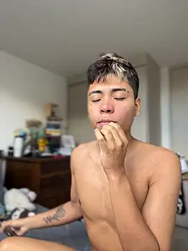 MaxiWildd লাইভ XXX চ্যাট