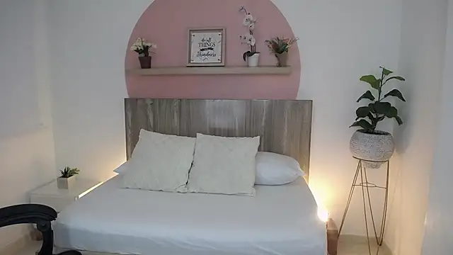 צ'אט XXX בשידור חי של lucia_henao_