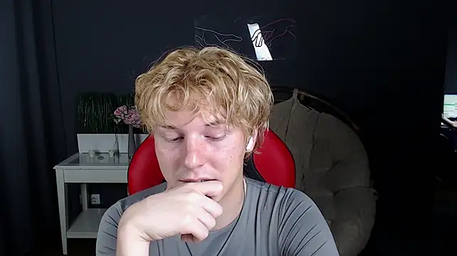Benjamin_Brooke: онлайн-секс-чат