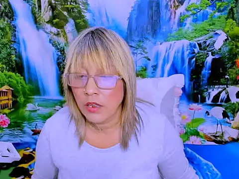 indianroxy Adlı Modelin Canlı XXX Sohbeti