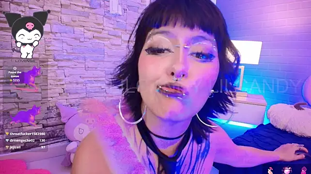 lil_candy77 Adlı Modelin Canlı XXX Sohbeti