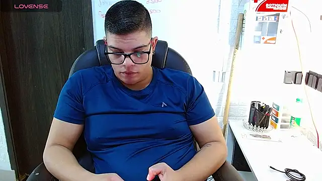 Realjoel01 élő XXX-chatje
