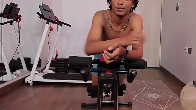 XXX chat uživo modela Raymond_steel
