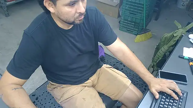 SourMiIk's Live XXX Chat