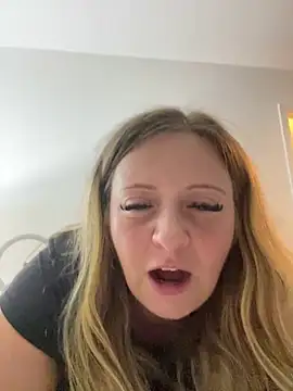 Poppyshaw_ Adlı Modelin Canlı XXX Sohbeti