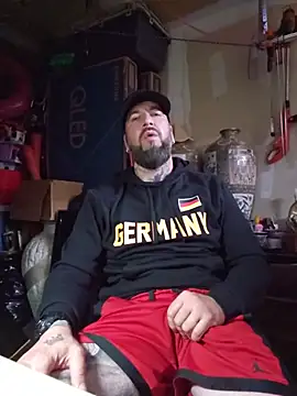 Beardedtattood élő XXX-chatje