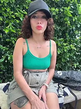 צ'אט XXX בשידור חי של roxyrougee