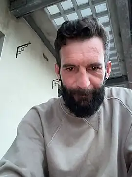 Michel_huge Chat XXX in diretta