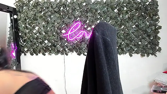 DestinyHills' Live XXX Chat