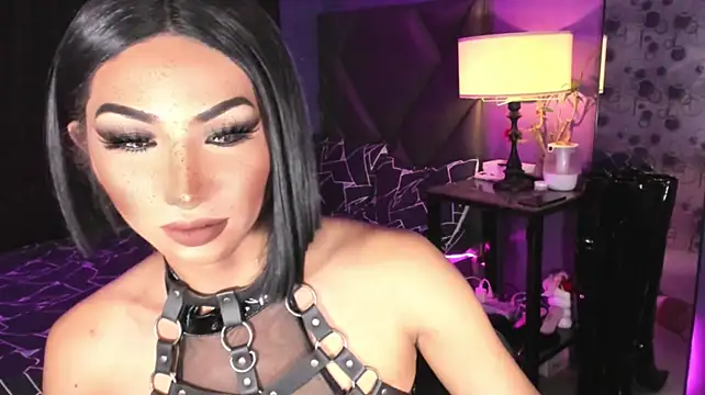 MaxxineMorenaTs' Webcam Show