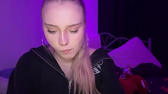 XXX chat uživo modela KyraBumbray
