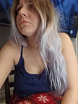 ScarletsWeb live XXX chat
