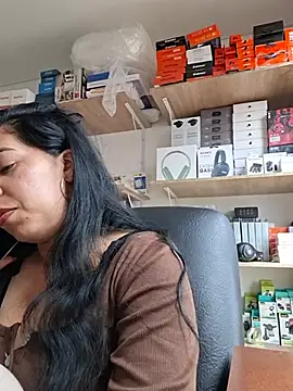 צ'אט XXX בשידור חי של Luianna