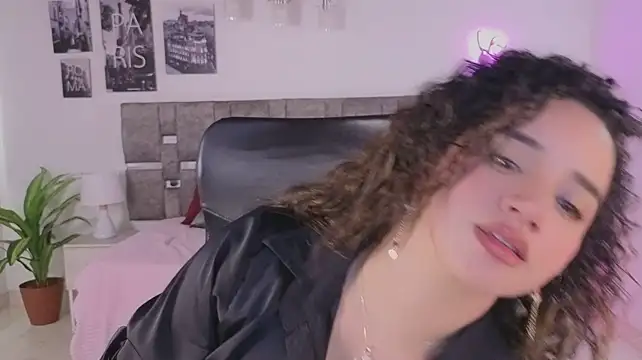 emilyrouxe Live XXX-chat