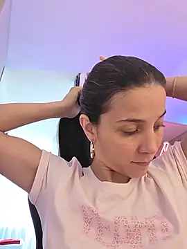 miaeyex XXX чат на живо
