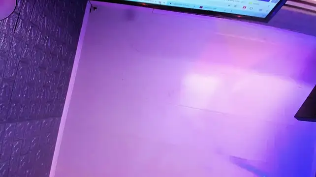 EmmyTornerのライブXXXチャット