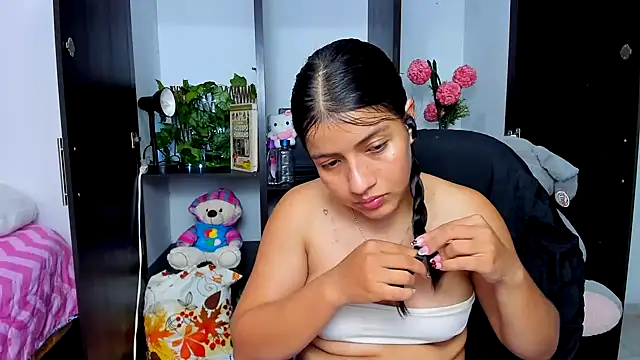 צ'אט XXX בשידור חי של zara_cute