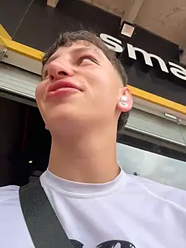 ARON_LUXX Chat XXX in diretta