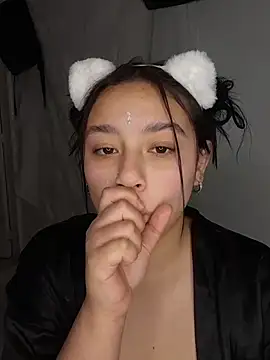 EmilyRoy77 Adlı Modelin Canlı XXX Sohbeti