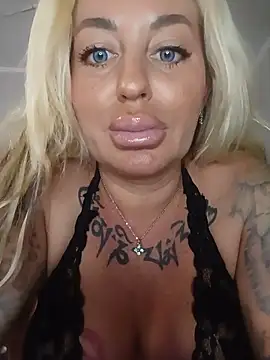 MiaMooly's Live XXX Chat