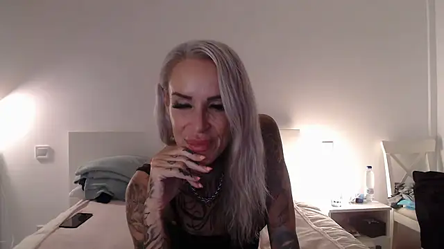 Sophie-Logan-Ink Live XXX-Chat