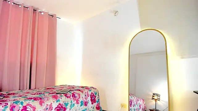 Aleja_arango1 Adlı Modelin Canlı XXX Sohbeti