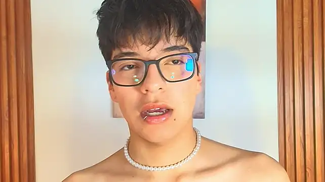 XXX chat uživo modela Milo_Wolff