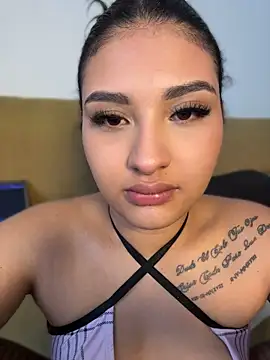 XXX chat uživo modela IvyX_X