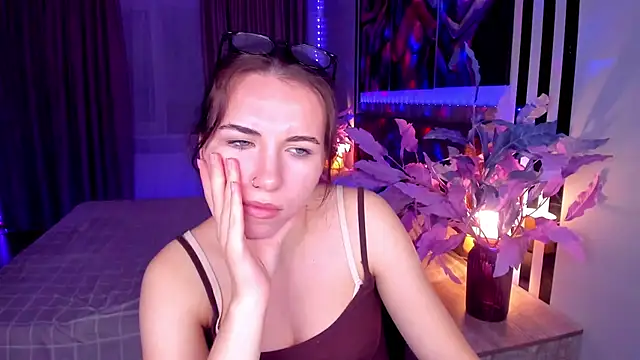 TriciaSpring's Live XXX Chat
