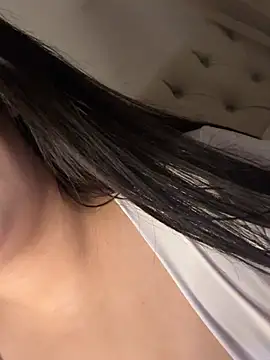 Chat +18 de Mouuna_2002 ao vivo