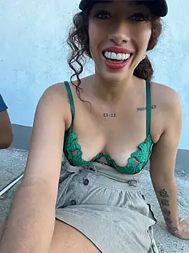 roxyrougee live XXX chat