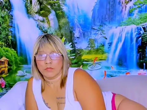 Chat +18 de indianroxy ao vivo