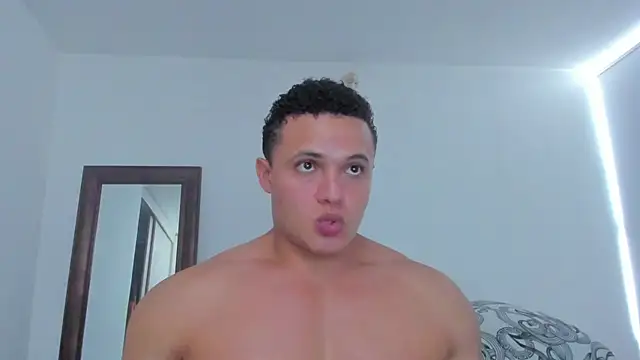 KingLevi01 élő XXX-chatje