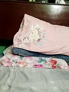 QueenSoreal Adlı Modelin Canlı XXX Sohbeti