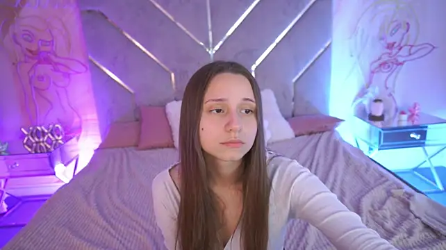TinyNatalie: онлайн-секс-чат