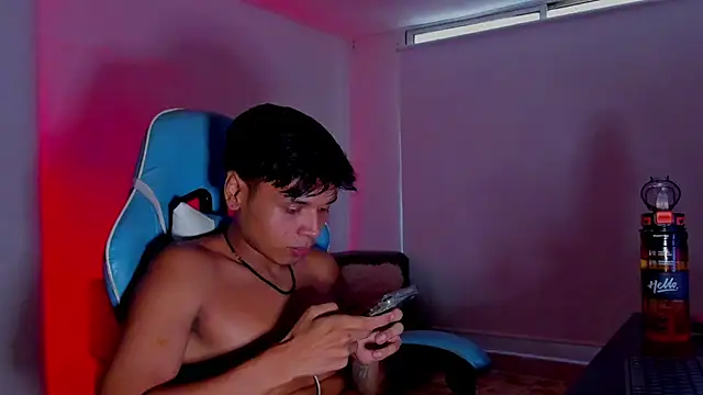 Alejo_montenegro লাইভ XXX চ্যাট