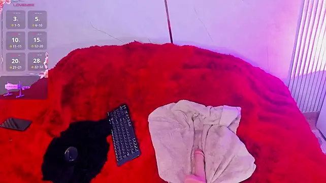 Chat +18 de PeachMonroe ao vivo