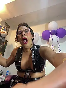 Chat +18 de GoddessAlix ao vivo