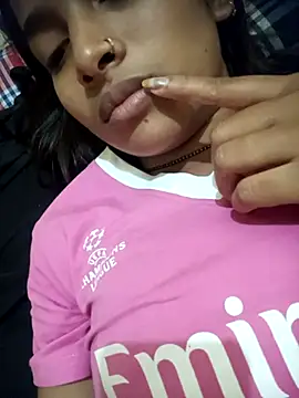 Chat +18 de Roseyy_001 ao vivo