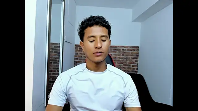 WIZARD-ALESSANDRO's Live XXX Chat